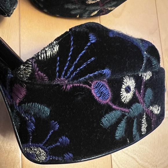 Giuseppe Zanotti Velvet Slingback Pumps. Size 37.5 - Picture 3 of 6